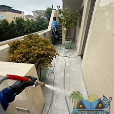 Professional-Pressure-Washing-Window-Cleaning-for-a-Coastal-Home-in-Manhattan-Beach-CA 3